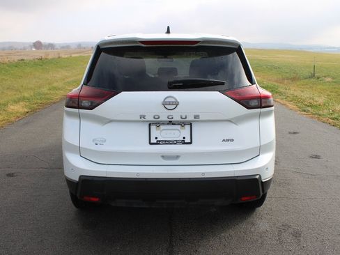 Used 2024 Nissan Rogue S image 6