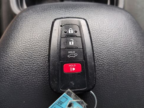 Used 2021 Toyota RAV4 XLE w/ Convenience Package FWD image 27
