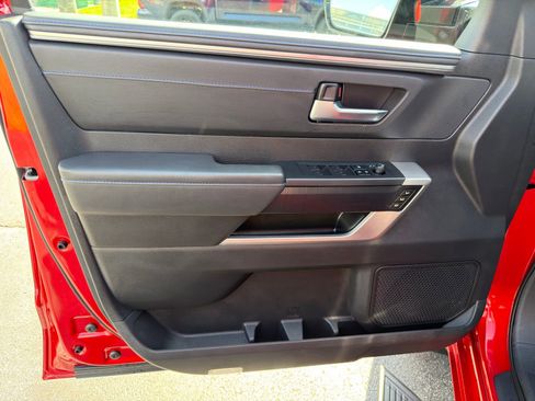 Used 2025 Toyota Sequoia Platinum image 11