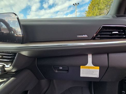 New 2026 Chevrolet Suburban High Country AWD/4WD image 54