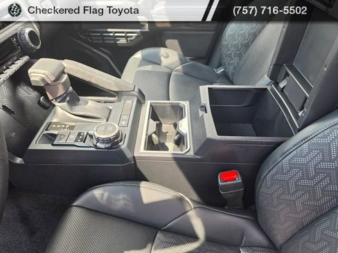 Used 2025 Toyota Tacoma Limited AWD/4WD image 25