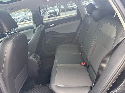Used 2023 Volkswagen Taos SE w/ Panoramic Sunroof Package image 22