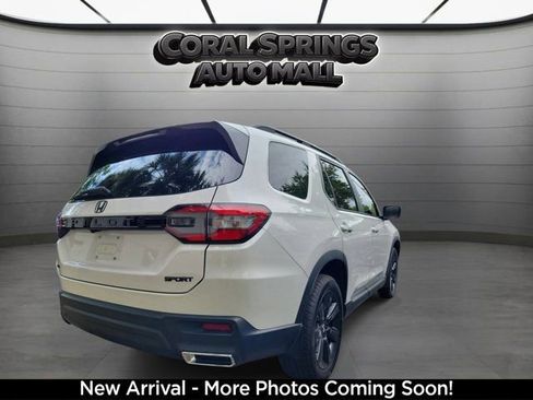 Certified 2025 Honda Pilot Sport image 4