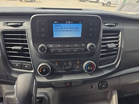 New 2025 Ford Transit 250 148 Medium Roof image 27