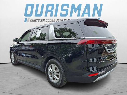 Used 2024 Kia Carnival LX FWD image 4