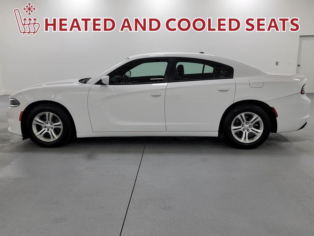Used 2020 Dodge Charger SXT w/ Leather Interior Group RWD image 5
