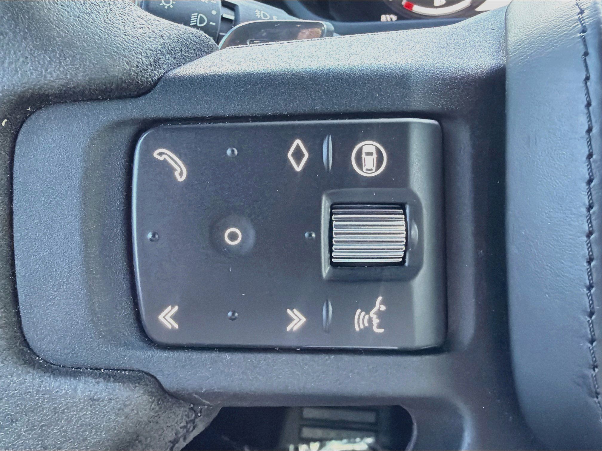 Used 2024 Land Rover Defender 110 V8 AWD/4WD image 38