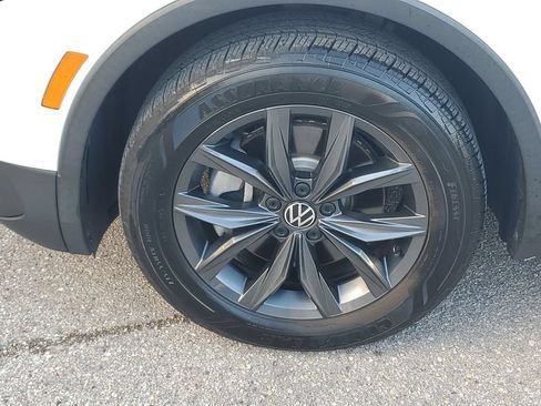 Certified 2023 Volkswagen Tiguan SE w/ Panoramic Sunroof Package FWD image 13