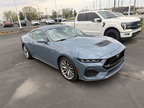 Used 2024 Ford Mustang GT Premium image 3