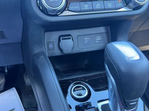 New 2025 Nissan Versa SR w/ Trunk Package image 20