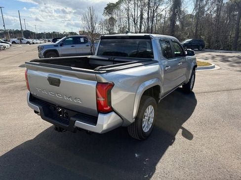Used 2025 Toyota Tacoma SR5 image 9