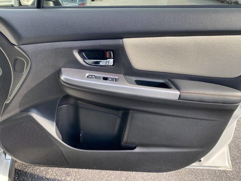 Used 2017 Subaru Crosstrek 2.0i Premium w/ Moonroof Package image 31