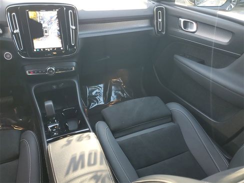 Certified 2025 Volvo XC40 B5 Plus image 15
