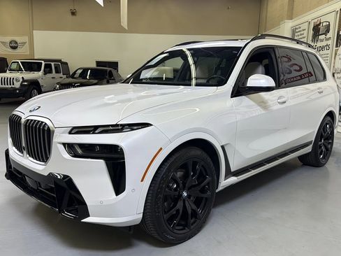 Used 2023 BMW X7 xDrive40i w/ M Sport Package AWD/4WD image 4