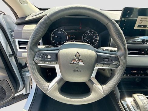 New 2026 Mitsubishi Outlander ES FWD image 11