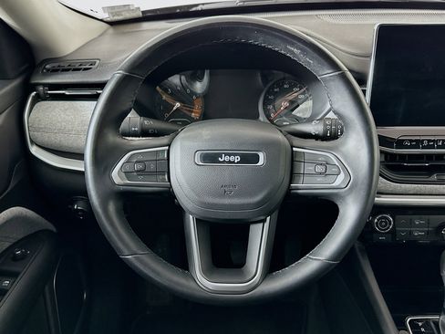 Used 2022 Jeep Compass Latitude image 18