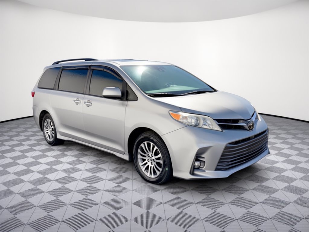 Used 2018 Toyota Sienna XLE w/ XLE Navigation Package FWD image 7
