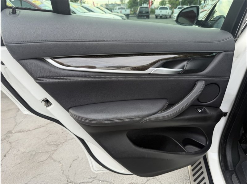 Used 2019 BMW X6 sDrive35i w/ Convenience Package RWD image 18