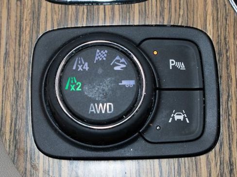 Used 2017 GMC Acadia Denali w/ Technology Package AWD/4WD image 35