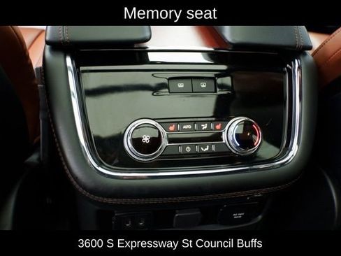 Used 2020 Lincoln Navigator Reserve AWD/4WD image 18