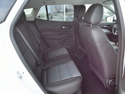 Used 2025 Chevrolet Trax LT w/ LT Convenience Package image 39