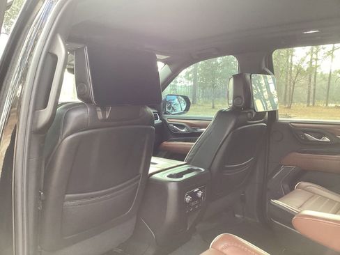 Used 2023 GMC Yukon XL Denali Ultimate AWD/4WD image 15