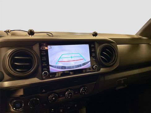 Used 2020 Toyota Tacoma TRD Off-Road image 13