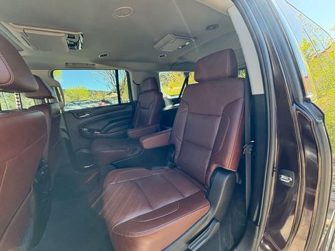 Used 2020 Chevrolet Suburban Premier w/ Premier Plus Edition image 25