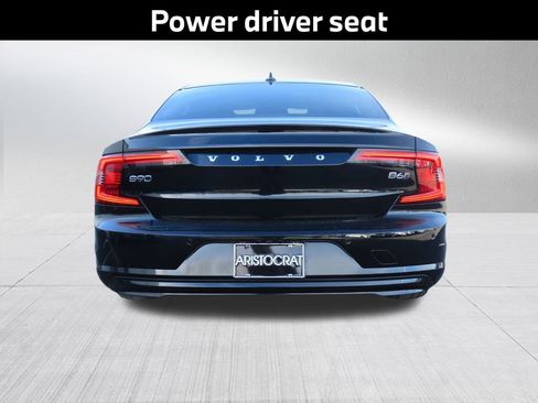 Used 2022 Volvo S90 B6 Momentum image 7