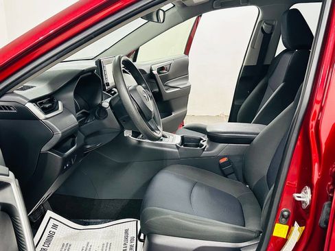 Used 2019 Toyota RAV4 LE w/ Carpet Mat Package AWD/4WD image 10
