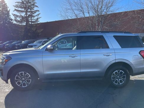 Used 2024 Ford Expedition XLT image 5