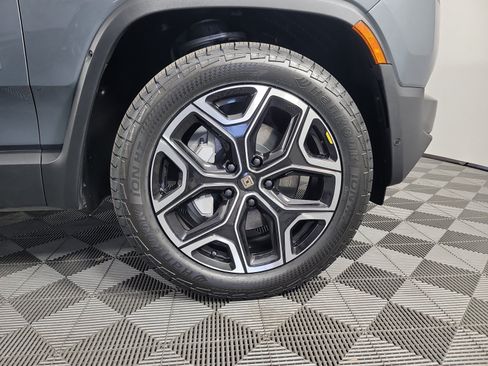 Used 2024 Rivian R1S Adventure AWD/4WD image 11