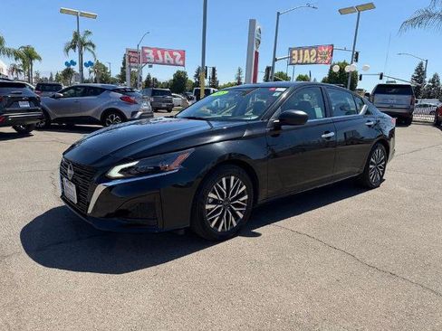 Certified 2025 Nissan Altima 2.5 SV FWD image 3