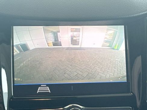 Used 2022 Chevrolet Trax LT w/ LT Convenience Package image 17