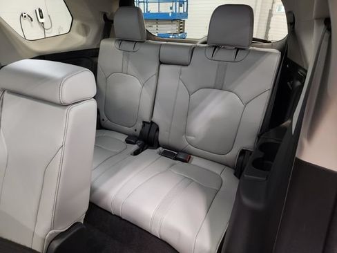 Used 2024 Honda Pilot Touring image 23