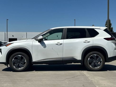 Used 2024 Nissan Rogue SV AWD/4WD image 6