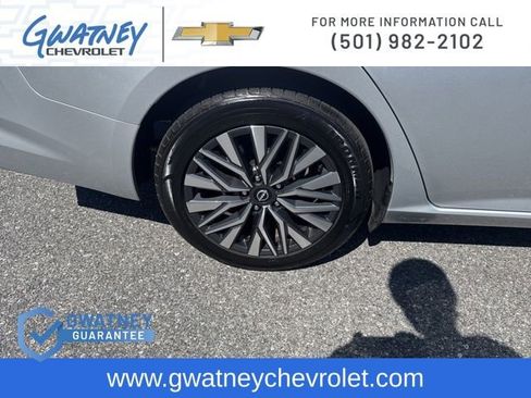 Used 2024 Nissan Altima 2.5 SV image 11