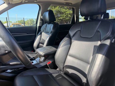 Used 2025 Kia Telluride S AWD/4WD image 11