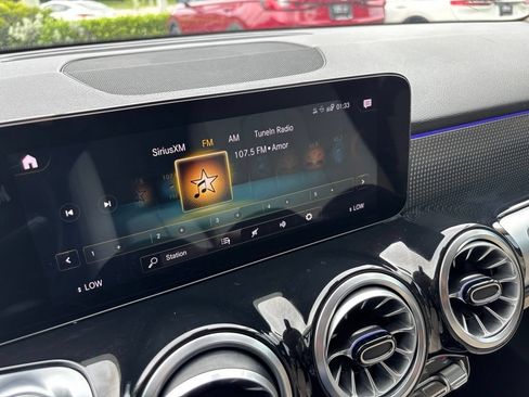 Used 2022 Mercedes-Benz GLB 250 w/ Premium Package Lite image 28