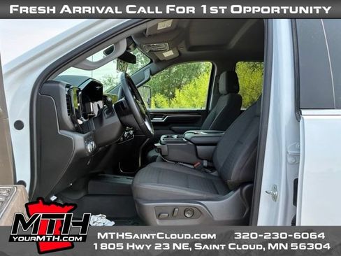 Used 2025 GMC Sierra 3500 SLE w/ SLE Convenience Package AWD/4WD image 9
