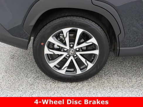 Used 2025 Toyota Corolla Cross XLE image 6