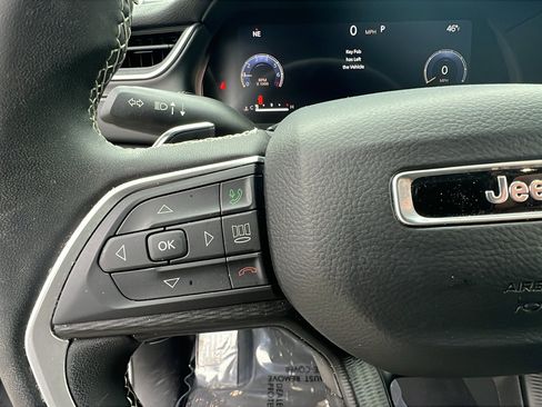 Used 2024 Jeep Grand Cherokee Laredo w/ Trailer Tow Package image 27