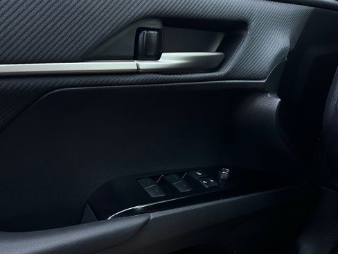 Used 2025 Toyota Camry SE w/ Convenience Package image 21