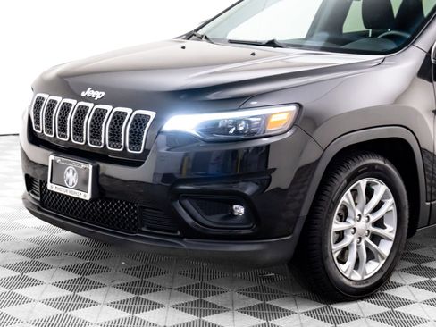 Used 2019 Jeep Cherokee Latitude w/ Cold Weather Group image 31