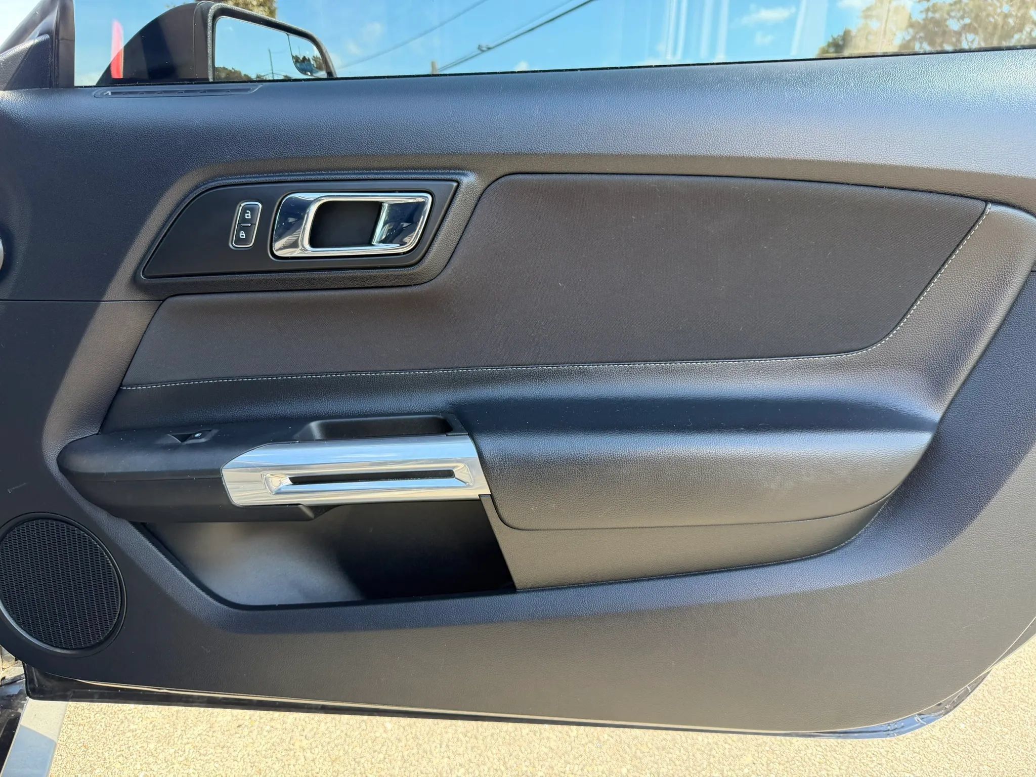 Used 2015 Ford Mustang GT RWD image 16