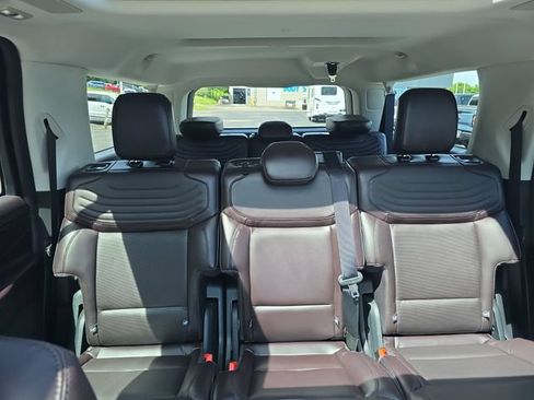 Used 2025 Ford Expedition Max Platinum w/ Platinum Ultimate Package AWD/4WD image 16
