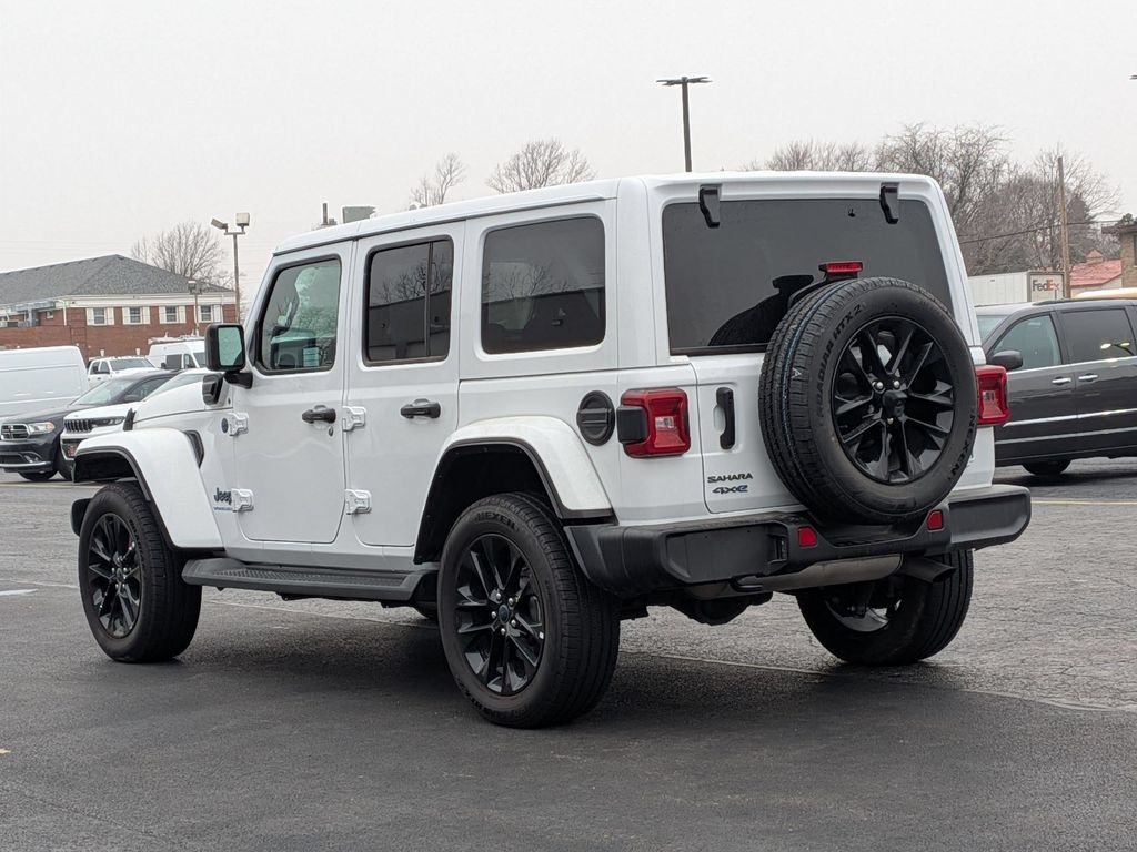 Used 2025 Jeep Wrangler Unlimited Sahara AWD/4WD image 5