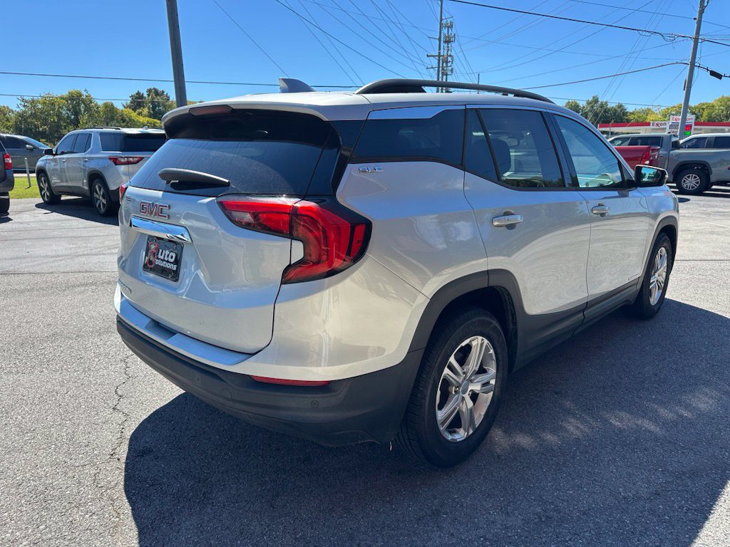 Used 2019 GMC Terrain SLE w/ Driver Convenience Package FWD image 9