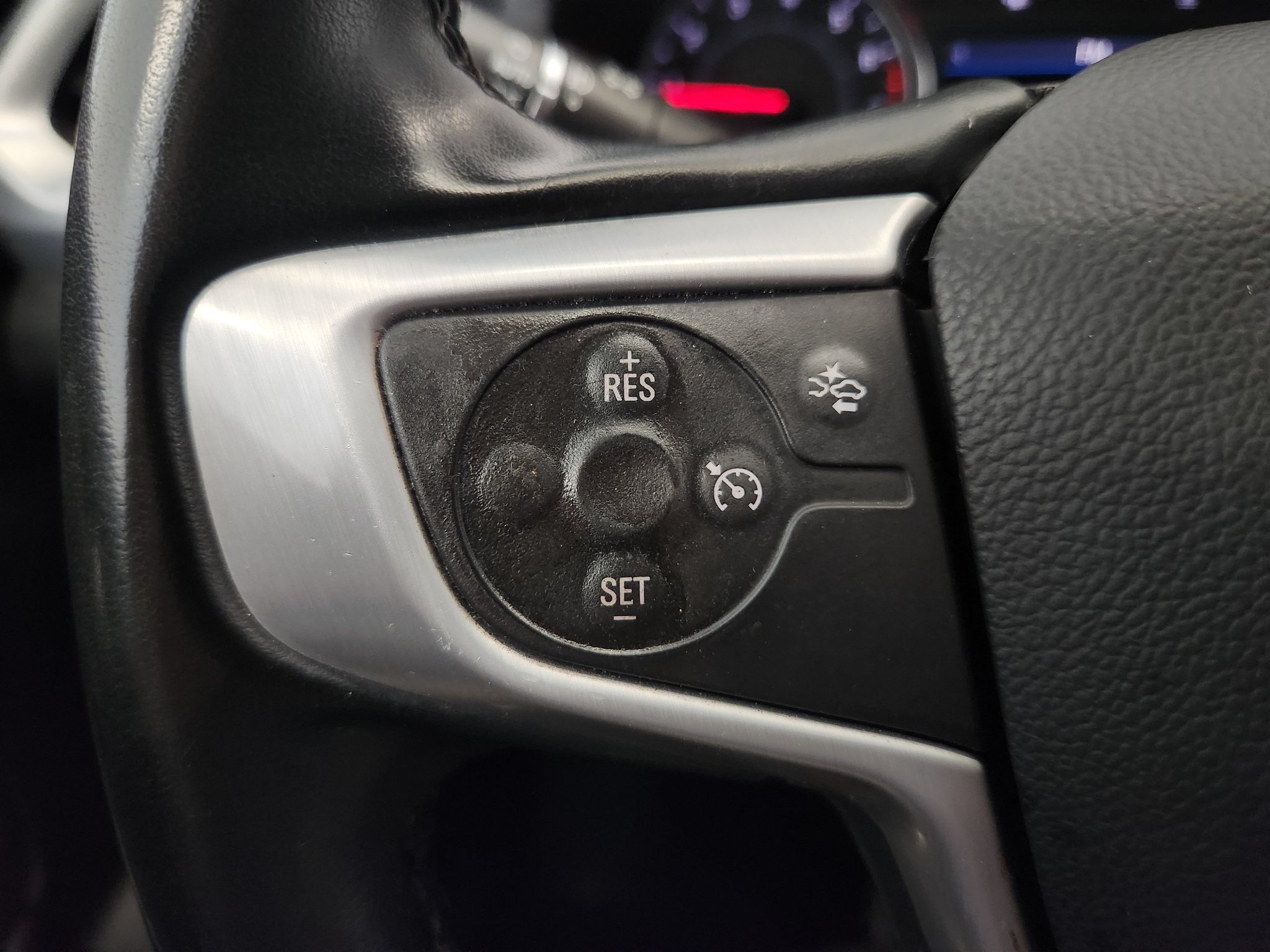 Used 2023 GMC Acadia SLT FWD image 29