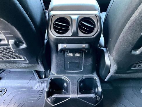 Used 2022 Jeep Gladiator Rubicon w/ LED Lighting Group AWD/4WD image 16